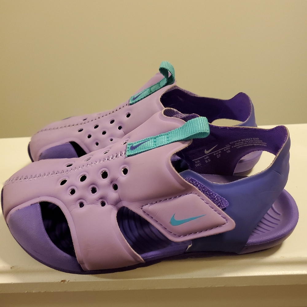 Super cute girls Nike Sandals